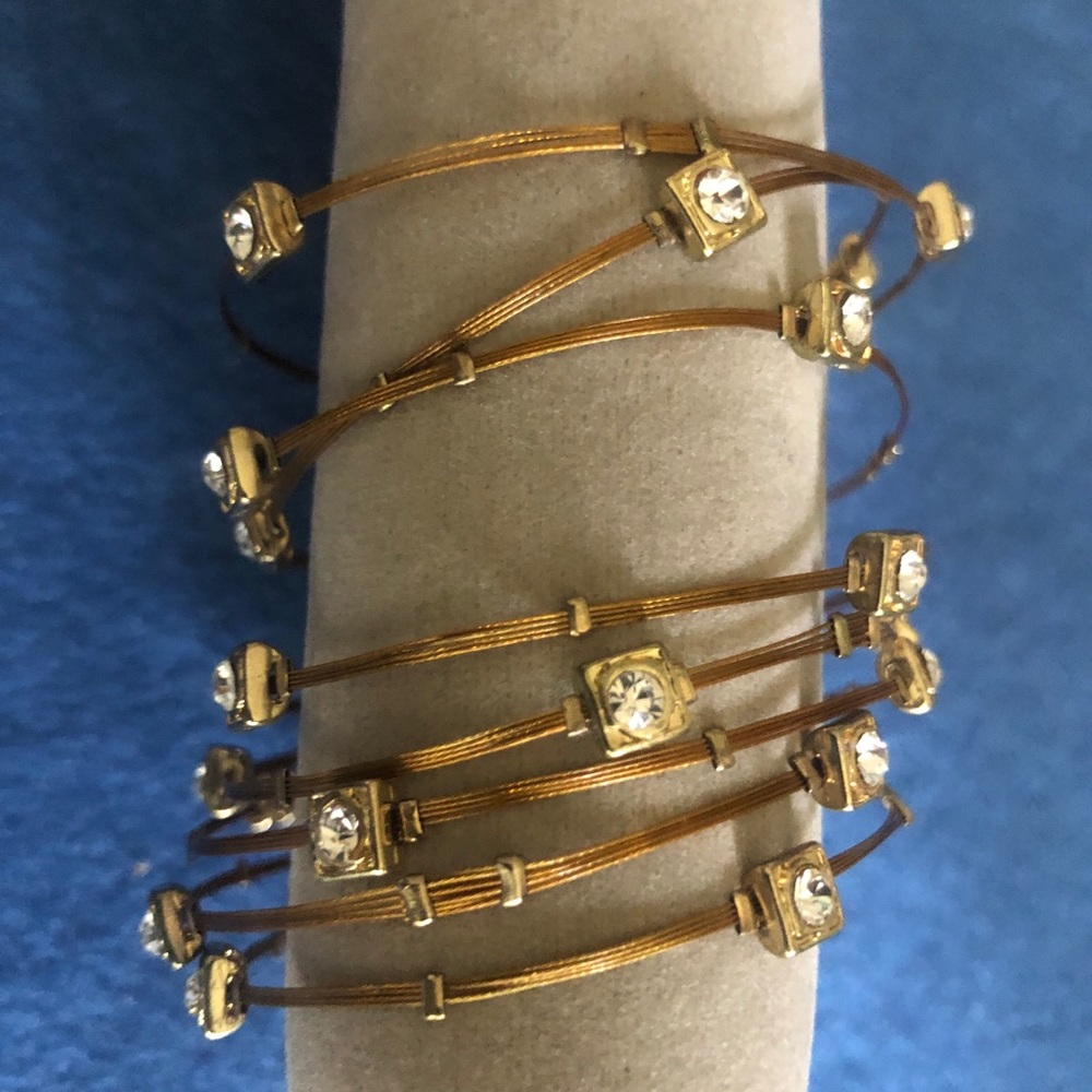 Set of 8 gold and rhinestone bangle stacking bracelets - Picture 4 of 9